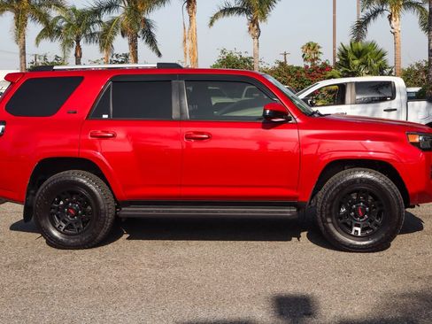 Used 2019 Toyota 4Runner SR5 AWD/4WD image 10