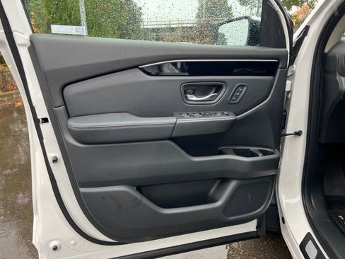 New 2025 Honda Pilot Touring image 15