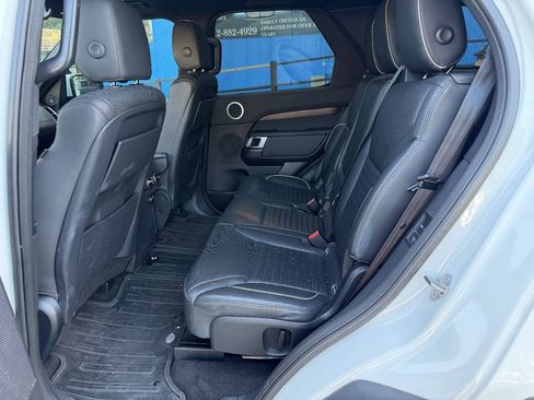 Used 2017 Land Rover Discovery HSE AWD/4WD image 12