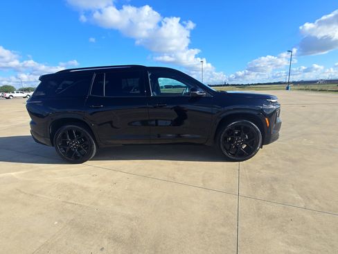 Used 2024 Chevrolet Traverse RS image 4