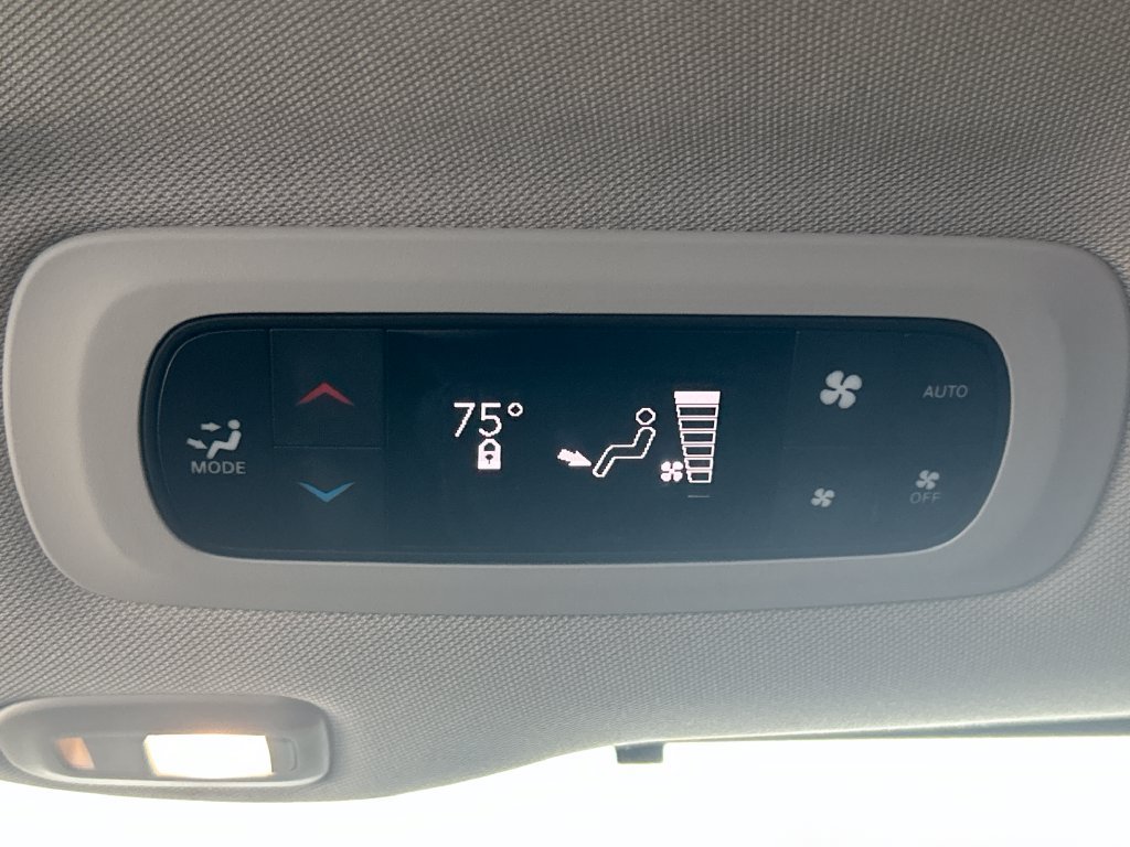 Used 2023 Chrysler Pacifica Limited FWD image 33