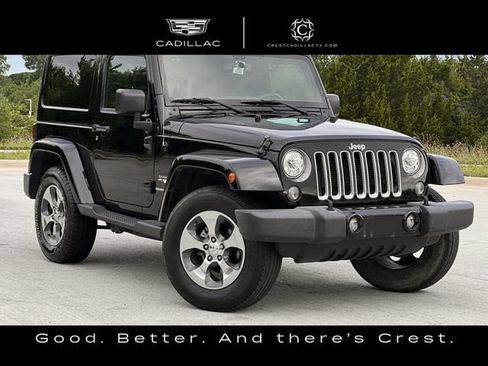 Used 2018 Jeep Wrangler Sahara w/ Connectivity Group AWD/4WD image 2