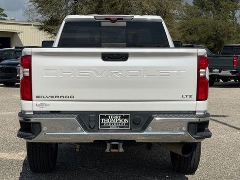 Used 2021 Chevrolet Silverado 2500 LTZ w/ LTZ Premium Package image 3