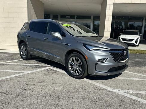 Used 2023 Buick Enclave Avenir w/ Avenir Technology Package image 4