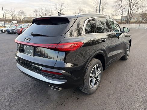 Certified 2025 Audi Q5 Premium w/ Convenience Package image 5