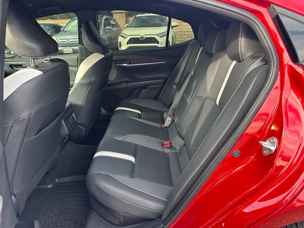 Used 2025 Toyota Camry SE FWD image 7