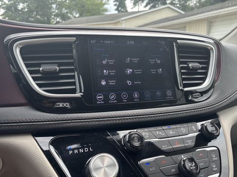 Used 2019 Chrysler Pacifica Limited w/ Advanced Safetytec Group FWD image 25