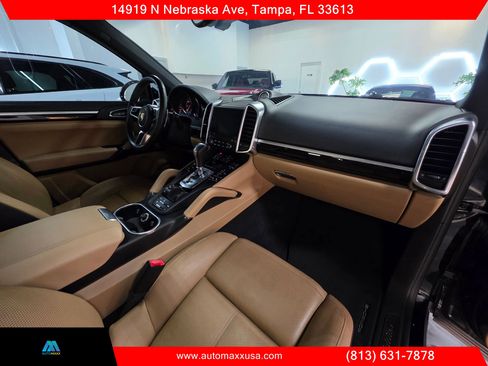 Used 2018 Porsche Cayenne Platinum Edition w/ Premium Package AWD/4WD image 31