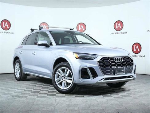 Used 2023 Audi Q5 2.0T Premium w/ Convenience Package image 1