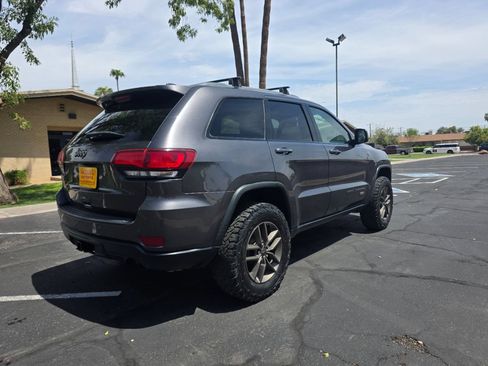 Used 2017 Jeep Grand Cherokee Laredo AWD/4WD image 10