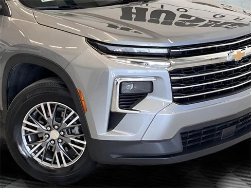 Used 2025 Chevrolet Traverse LT image 36