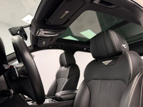 Used 2019 Bentley Bentayga AWD/4WD image 37