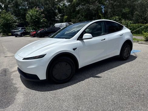 Used 2026 Tesla Model Y Long Range AWD/4WD image 3