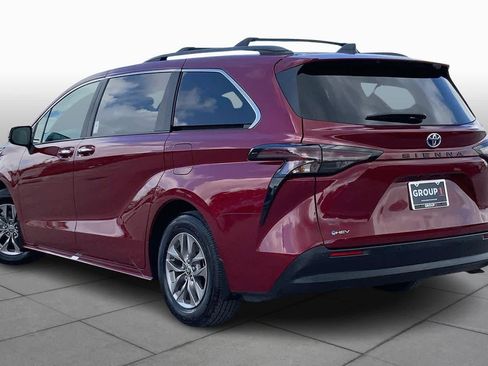 Used 2025 Toyota Sienna XLE w/ XLE Plus Package image 12