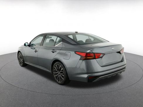 Used 2025 Nissan Altima 2.5 SV FWD image 7
