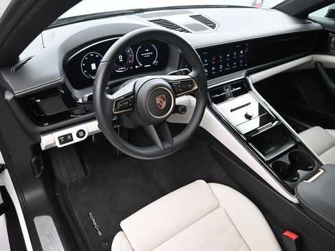 Certified 2025 Porsche Panamera image 4