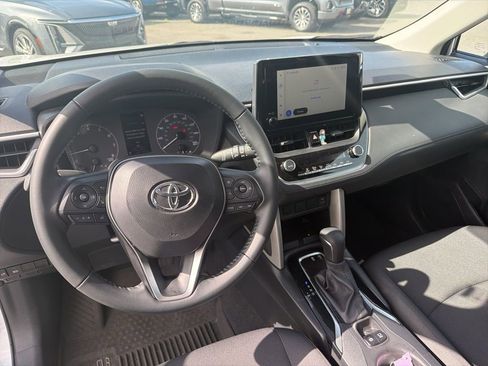 Used 2024 Toyota Corolla Cross LE FWD image 12