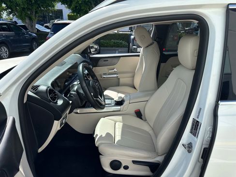 Used 2022 Mercedes-Benz GLB 250 w/ Premium Package Lite image 2