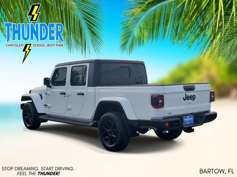 Used 2023 Jeep Gladiator Sport AWD/4WD image 3
