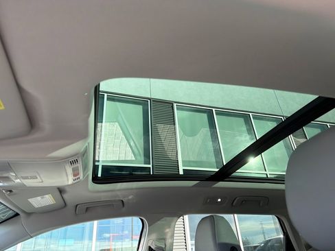 Certified 2024 Volkswagen Taos SE w/ Panoramic Sunroof Package image 22