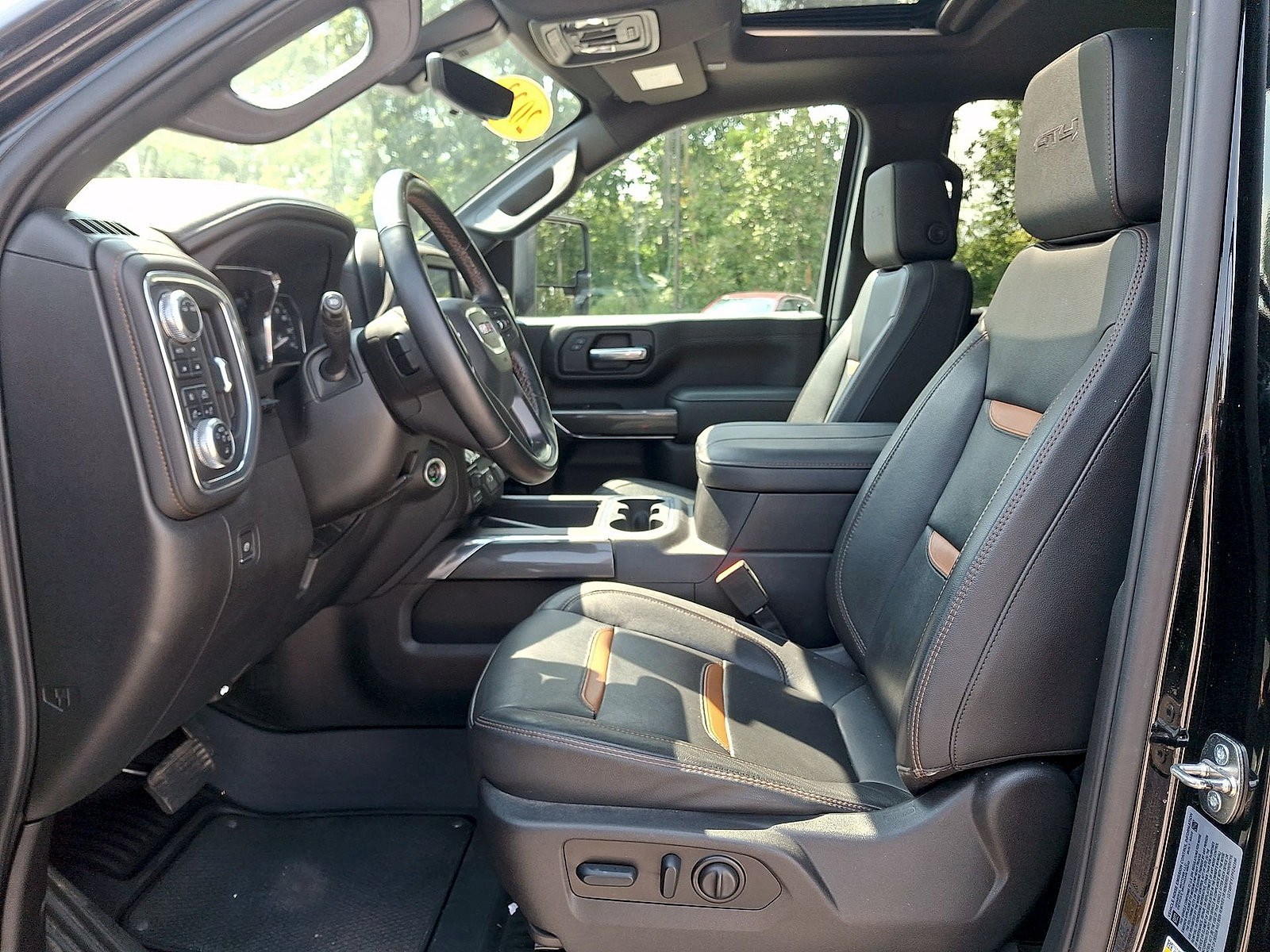 Used 2023 GMC Sierra 2500 AT4 w/ AT4 Preferred Package AWD/4WD image 11