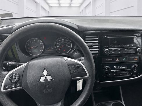 Used 2014 Mitsubishi Outlander ES FWD image 13
