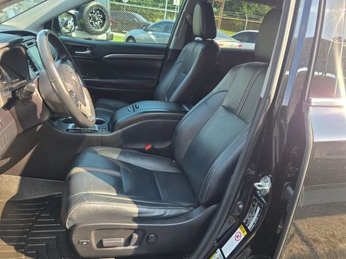 Used 2018 Toyota Highlander SE AWD/4WD image 6