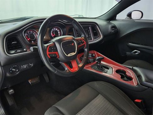 Used 2016 Dodge Challenger R/T image 10