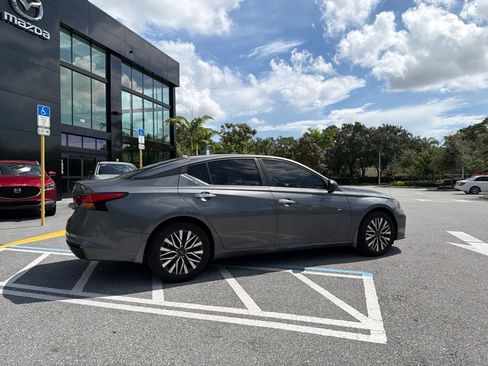 Used 2024 Nissan Altima 2.5 SV FWD image 4