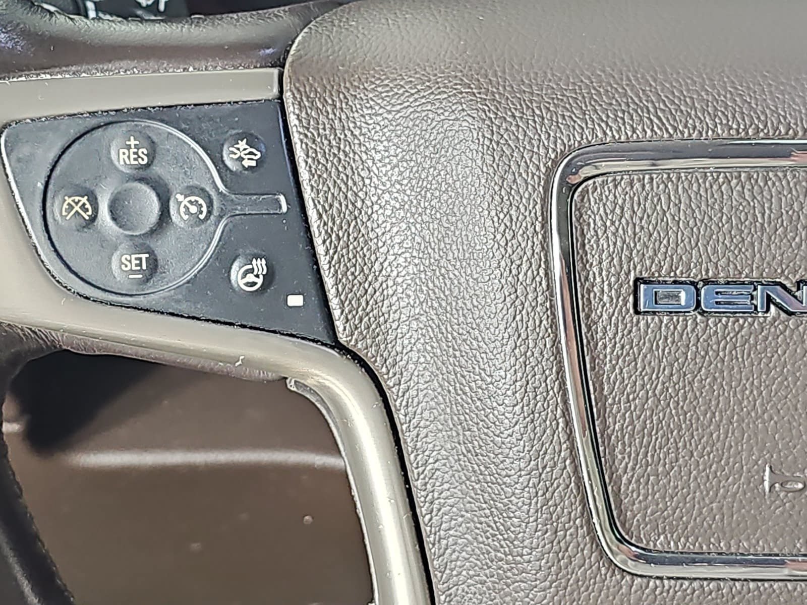 Used 2016 GMC Yukon Denali w/ Open Road Package AWD/4WD image 14