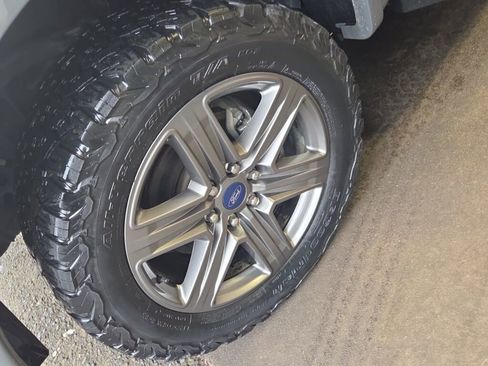 Used 2020 Ford F150 Lariat w/ Equipment Group 502A Luxury image 11