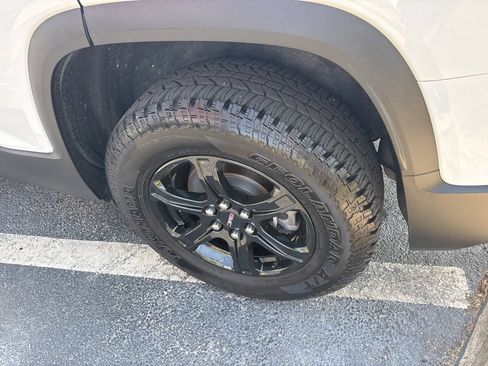 Used 2021 GMC Acadia AT4 w/ Trailering Package AWD/4WD image 10