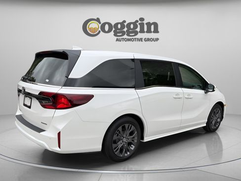 New 2026 Honda Odyssey Touring image 5