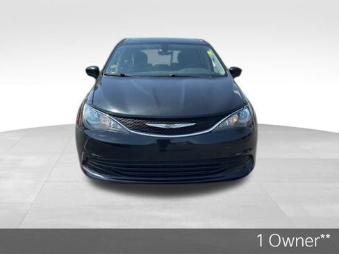 Used 2017 Chrysler Pacifica Touring image 2