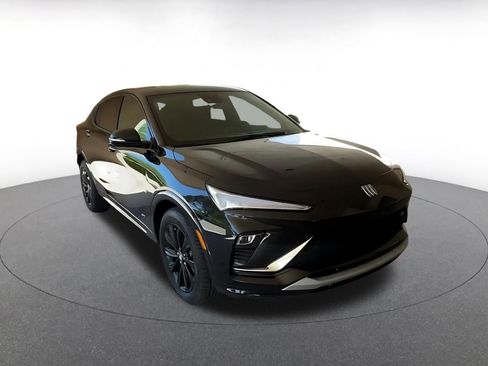 Used 2025 Buick Envista Sport Touring image 3