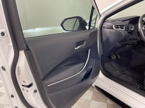 Used 2025 Toyota Corolla SE FWD image 17