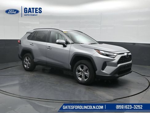 Used 2025 Toyota RAV4 XLE AWD/4WD image 4