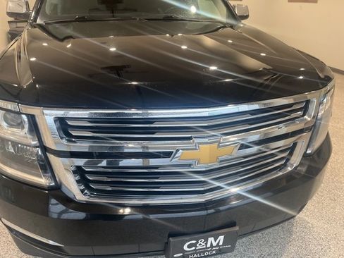 Used 2015 Chevrolet Suburban LTZ image 2