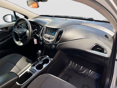 Used 2018 Chevrolet Cruze LT image 26
