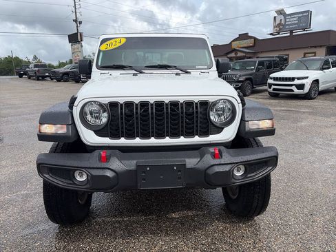 Used 2024 Jeep Gladiator Sport AWD/4WD image 9