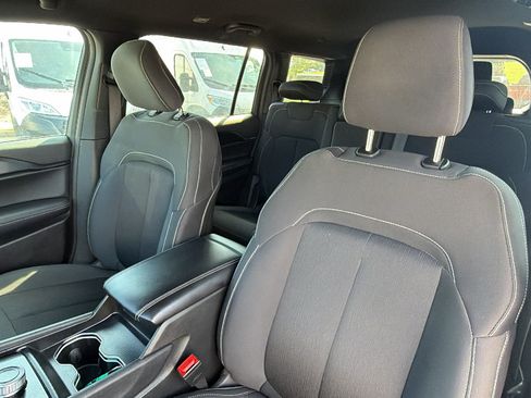 Used 2025 Jeep Grand Cherokee L Laredo w/ Luxury Tech Group I RWD image 17