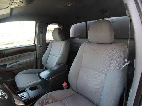 Used 2015 Toyota Tacoma PreRunner image 8