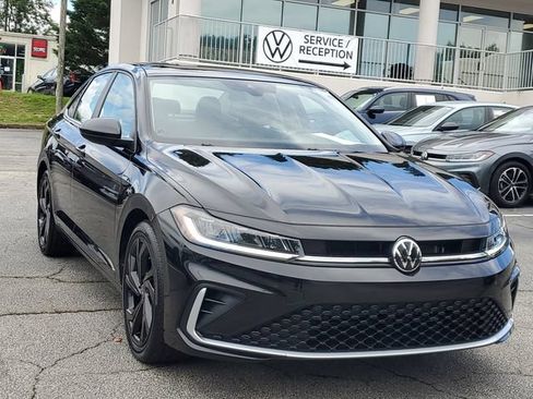 Used 2025 Volkswagen Jetta SE w/ Sunroof Package FWD image 3
