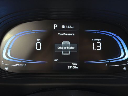 Used 2025 Hyundai Venue SEL FWD image 21