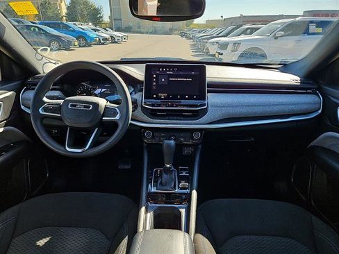 Used 2024 Jeep Compass Sport image 10