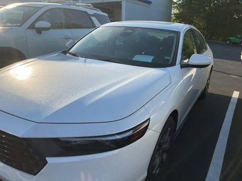 Used 2024 Honda Accord EX image 11