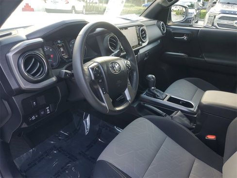 Used 2022 Toyota Tacoma TRD Sport image 14