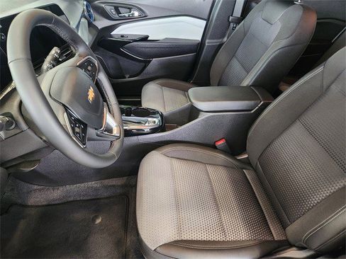 Certified 2025 Chevrolet Trax LT w/ Driver Confidence Package image 11