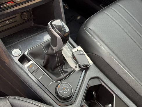 Certified 2023 Volkswagen Tiguan SE R-Line AWD/4WD image 19