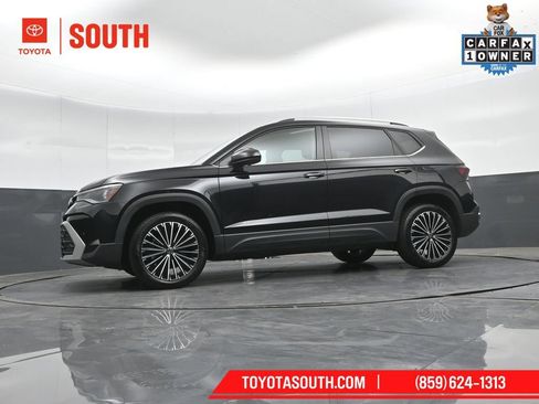 Used 2025 Volkswagen Taos SE FWD image 41